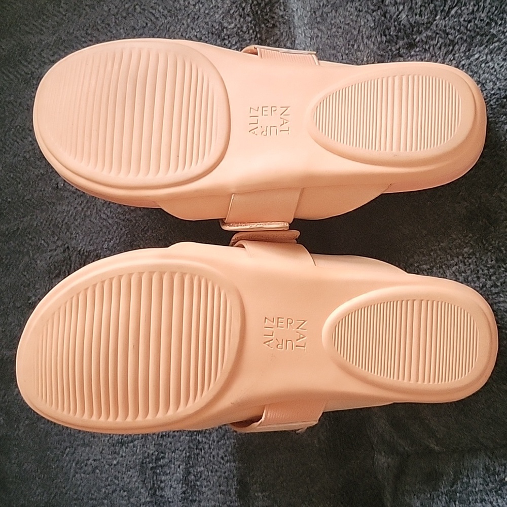 Naturalizer/genNth thong sandal - Picture 4 of 8